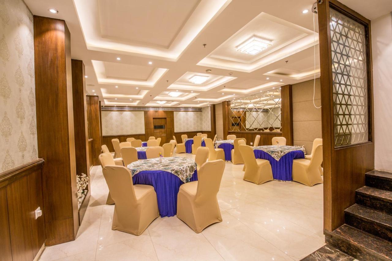Hotel Sumaditya Jaipur Ngoại thất bức ảnh