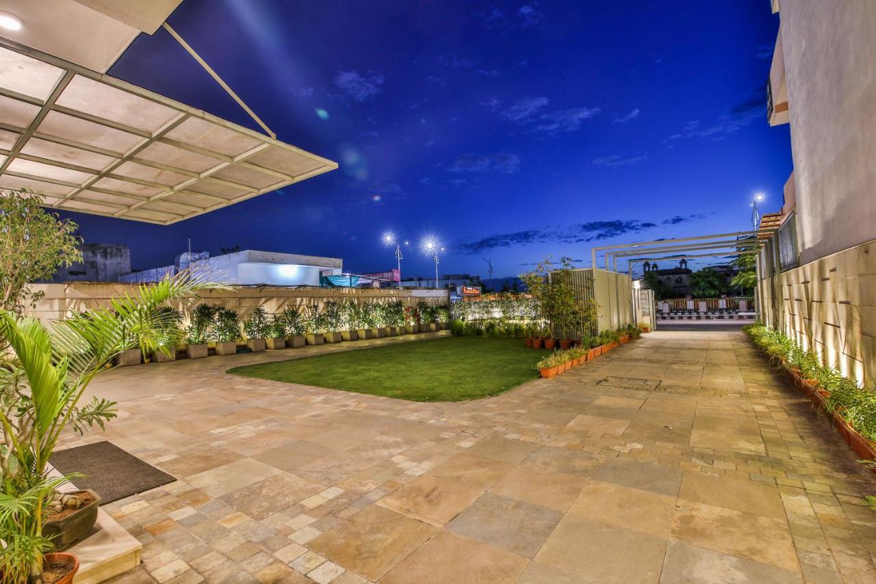 Hotel Sumaditya Jaipur Ngoại thất bức ảnh
